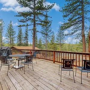  Holiday home Tallac Views Getaway